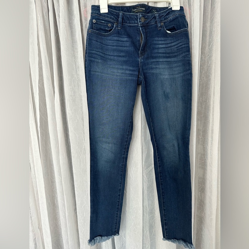 Lucky Brand Skinny Jeans. Frayed Bottoms. Good condition. Size 6.